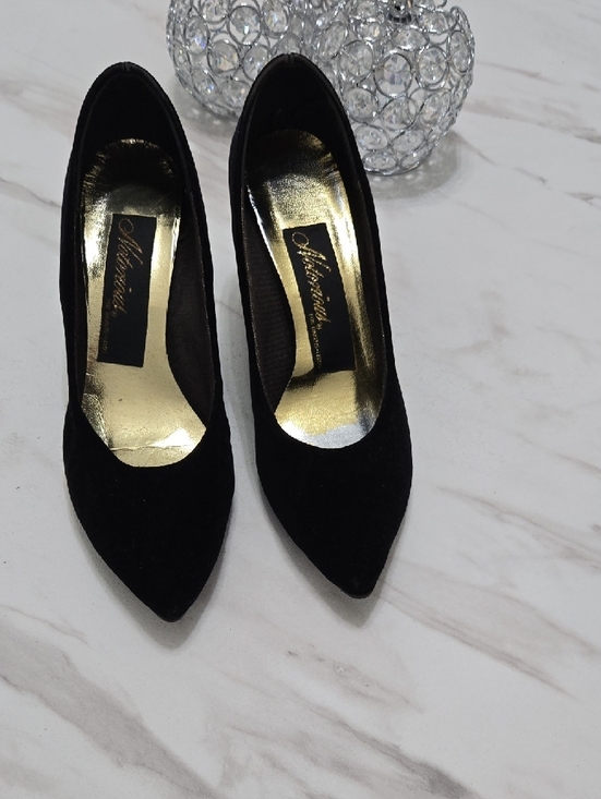 Vintage Notorious heels for Bakers-Leeds . Women's Black Suede with Gold Insole - Picture 9 of 9